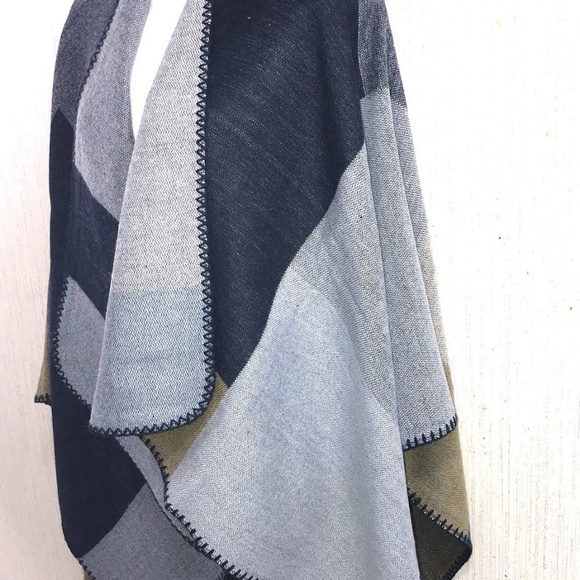 New Harve Benard Woven Whip-Stitch Blanket Poncho - Picture 4 of 8